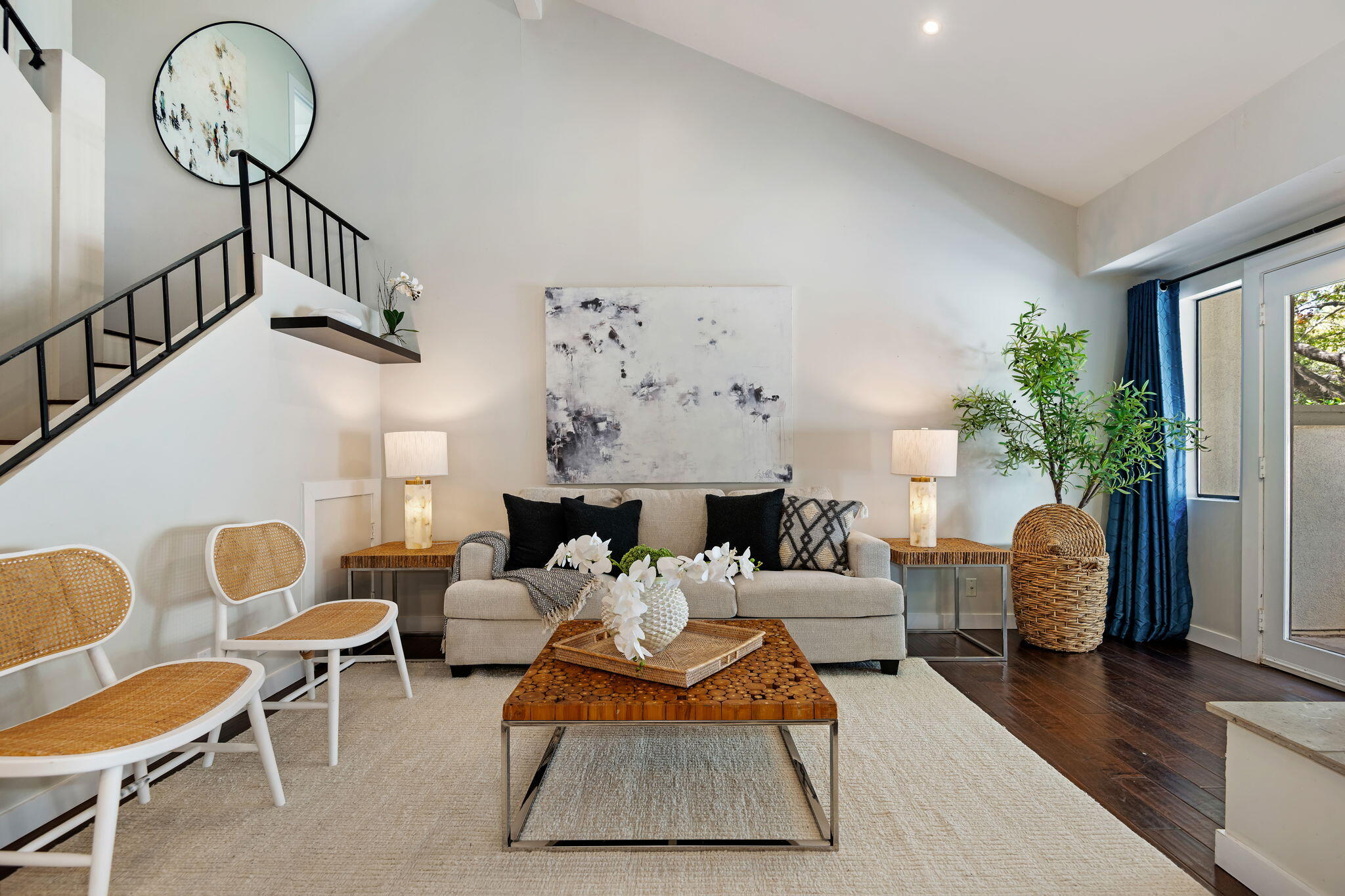 4039 Primavera Road, Unit 5 Santa Barbara, CA 93110 - Photo 5 of 32 Living Room