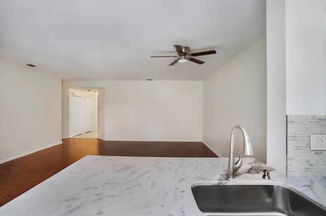 $2,800 | 6513 Via Regina, Boca Raton, FL 33433