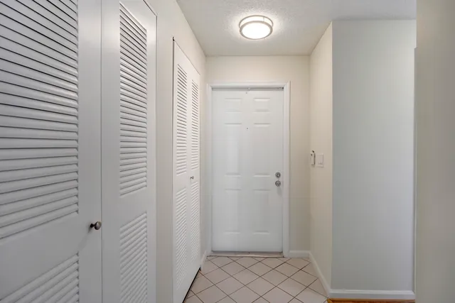 $2,800 | 6513 Via Regina, Boca Raton, FL 33433