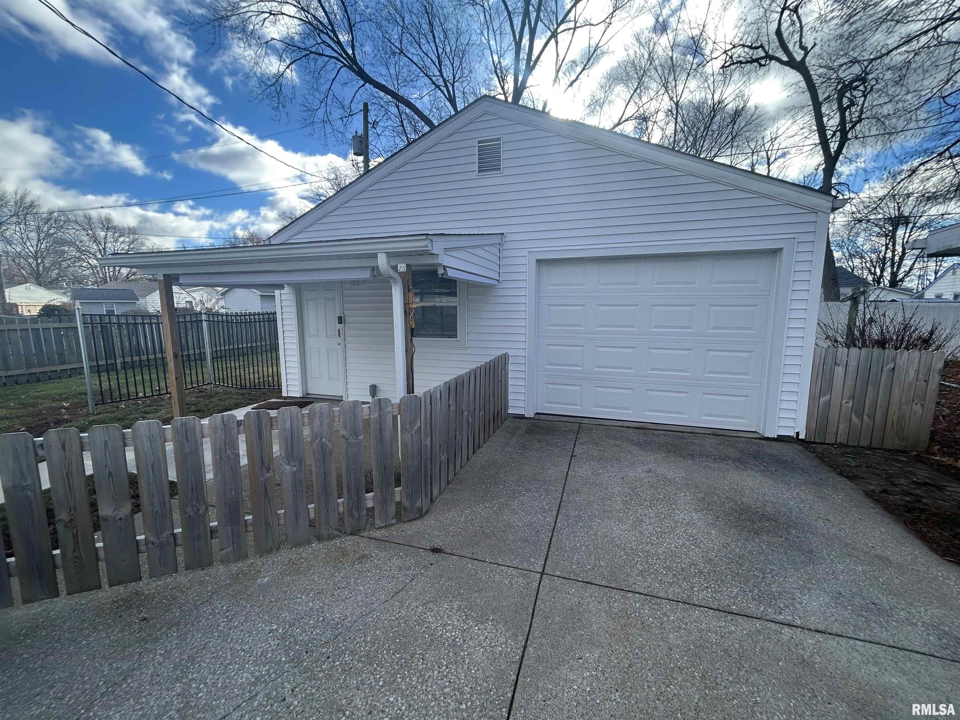 40 Lilac Lane Springfield, IL 62702 - Photo 13 of 18 Gallery Image 13
