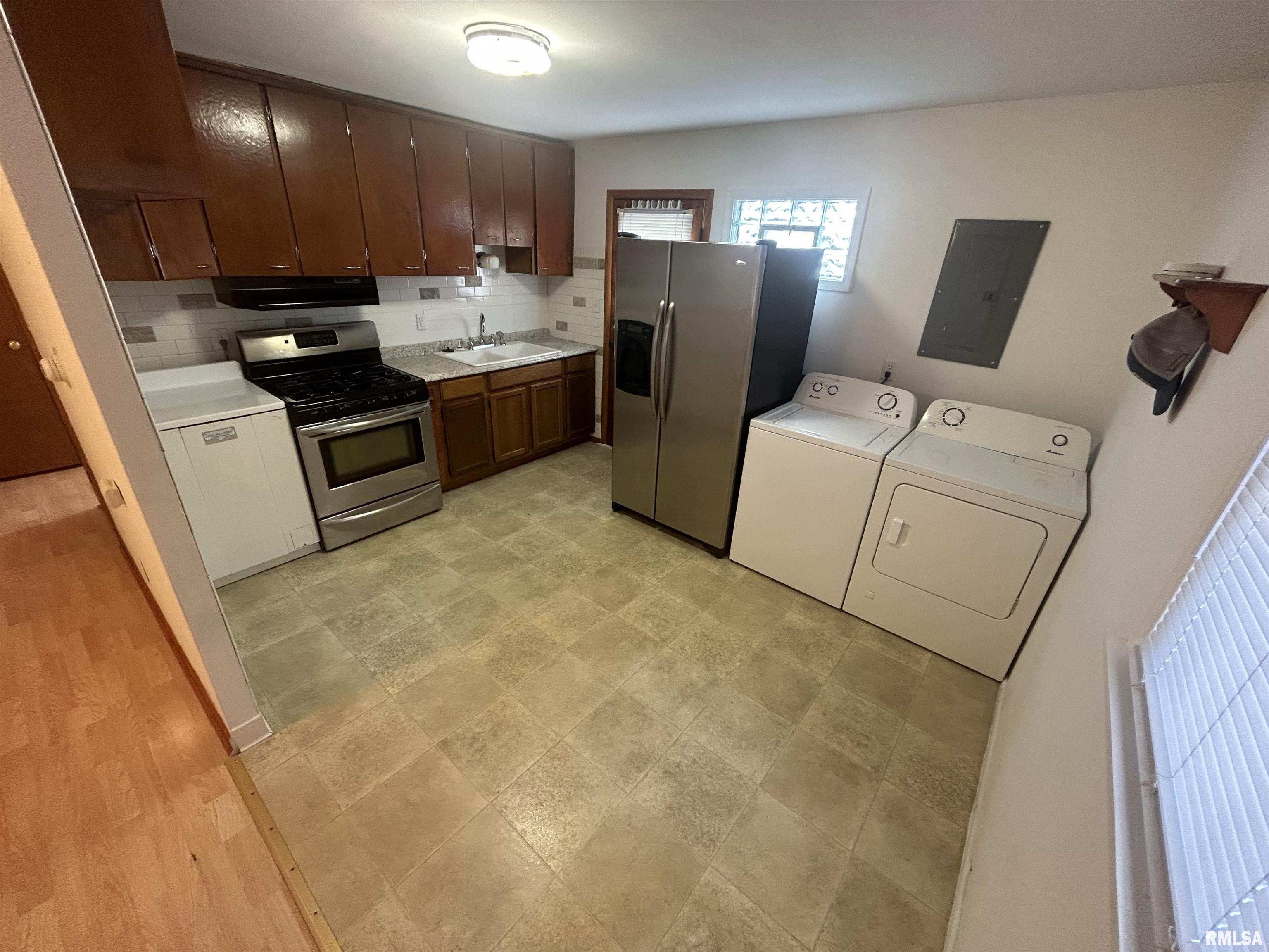 40 Lilac Lane Springfield, IL 62702 - Photo 2 of 18 Gallery Image 2