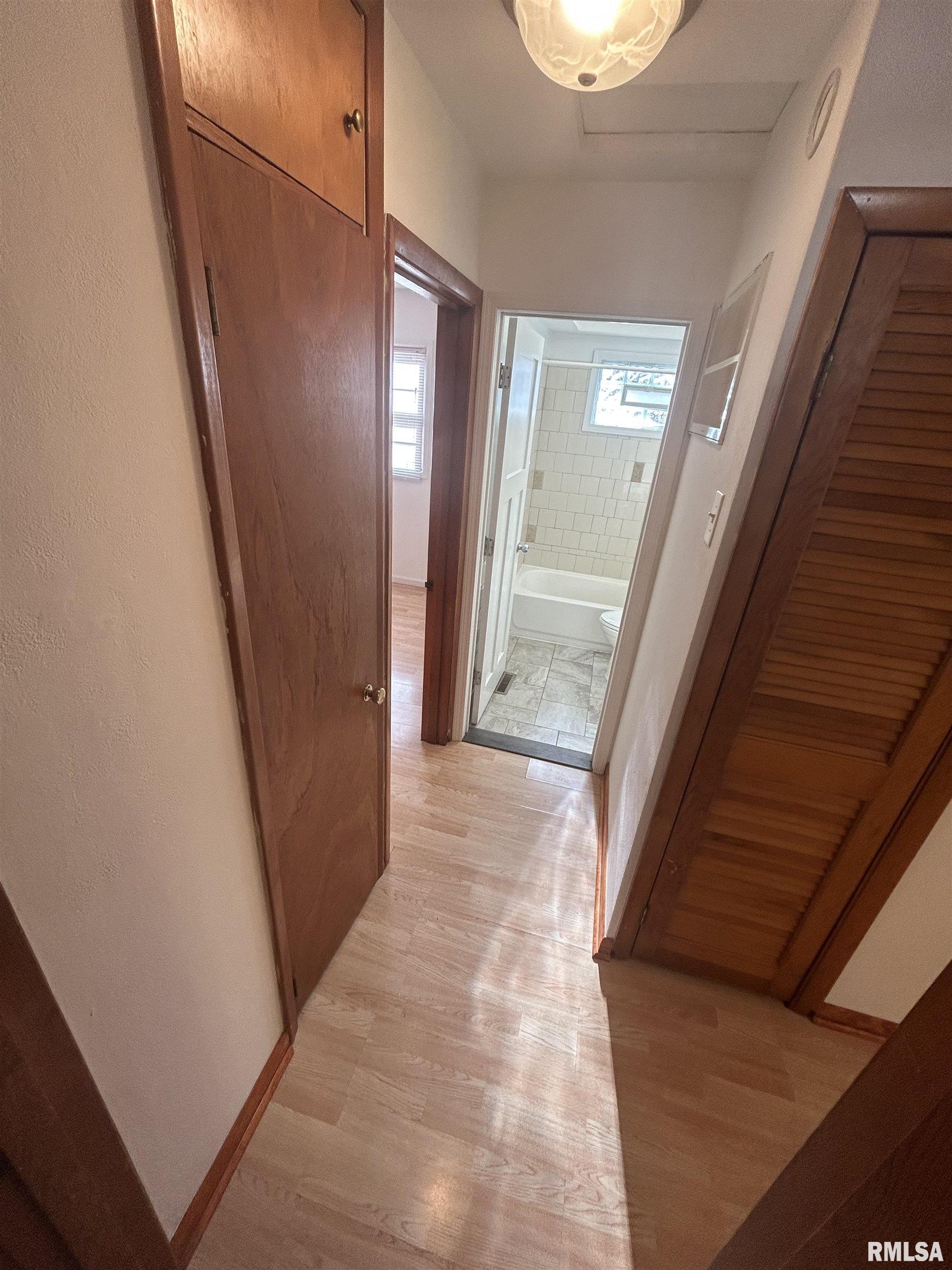 40 Lilac Lane Springfield, IL 62702 - Photo 8 of 18 Gallery Image 8
