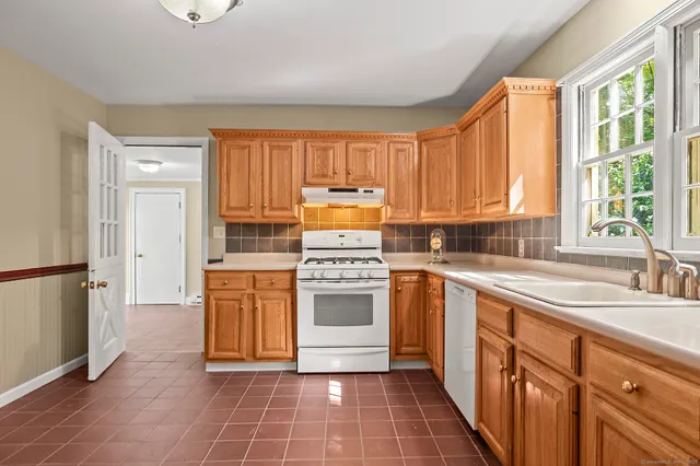 $695,000 | 15 Laurel Hill Road, Ridgefield, CT 06877