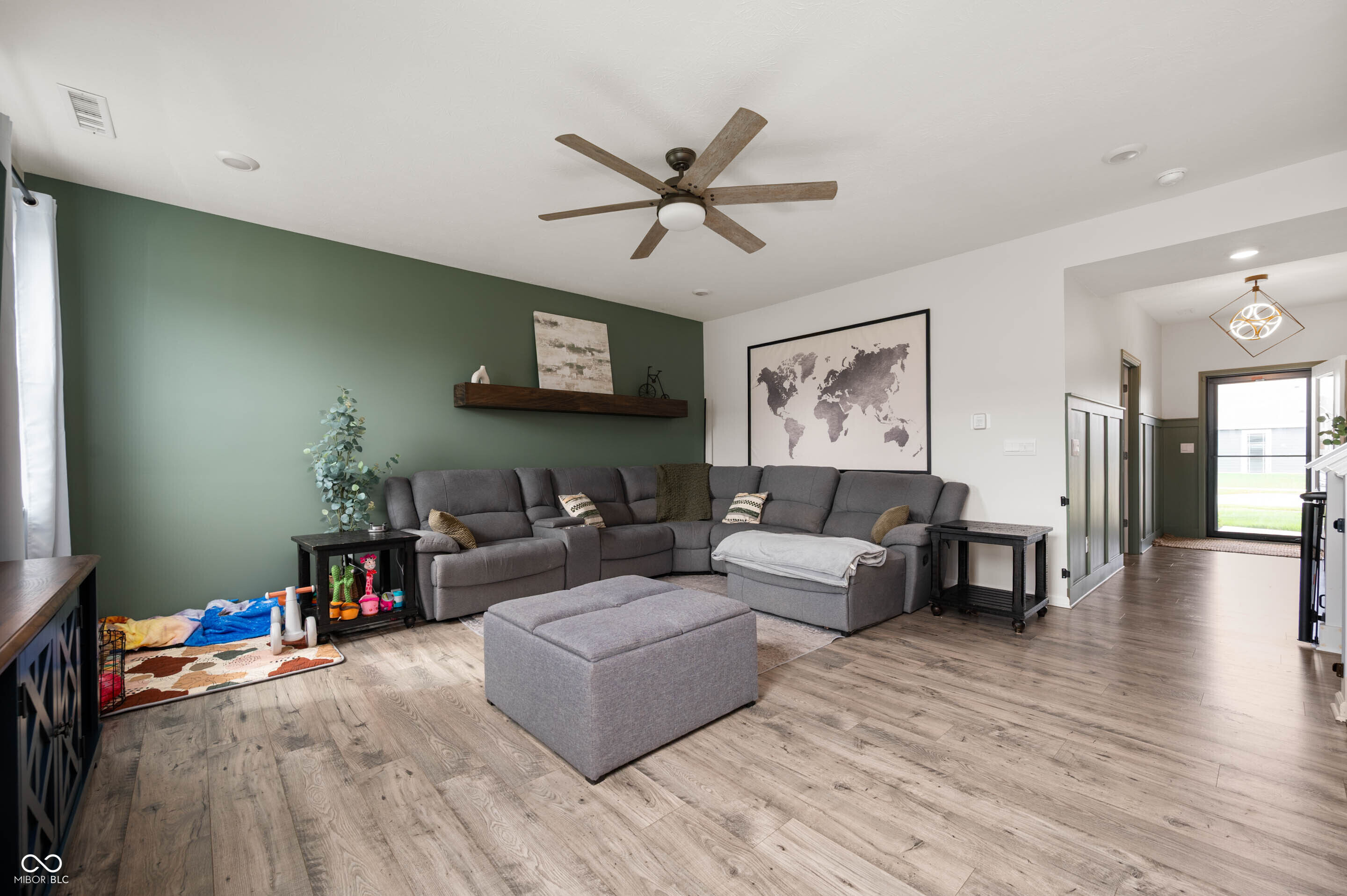 357 Carrick Glen Boulevard Pendleton, IN 46064 - Photo 2 of 28