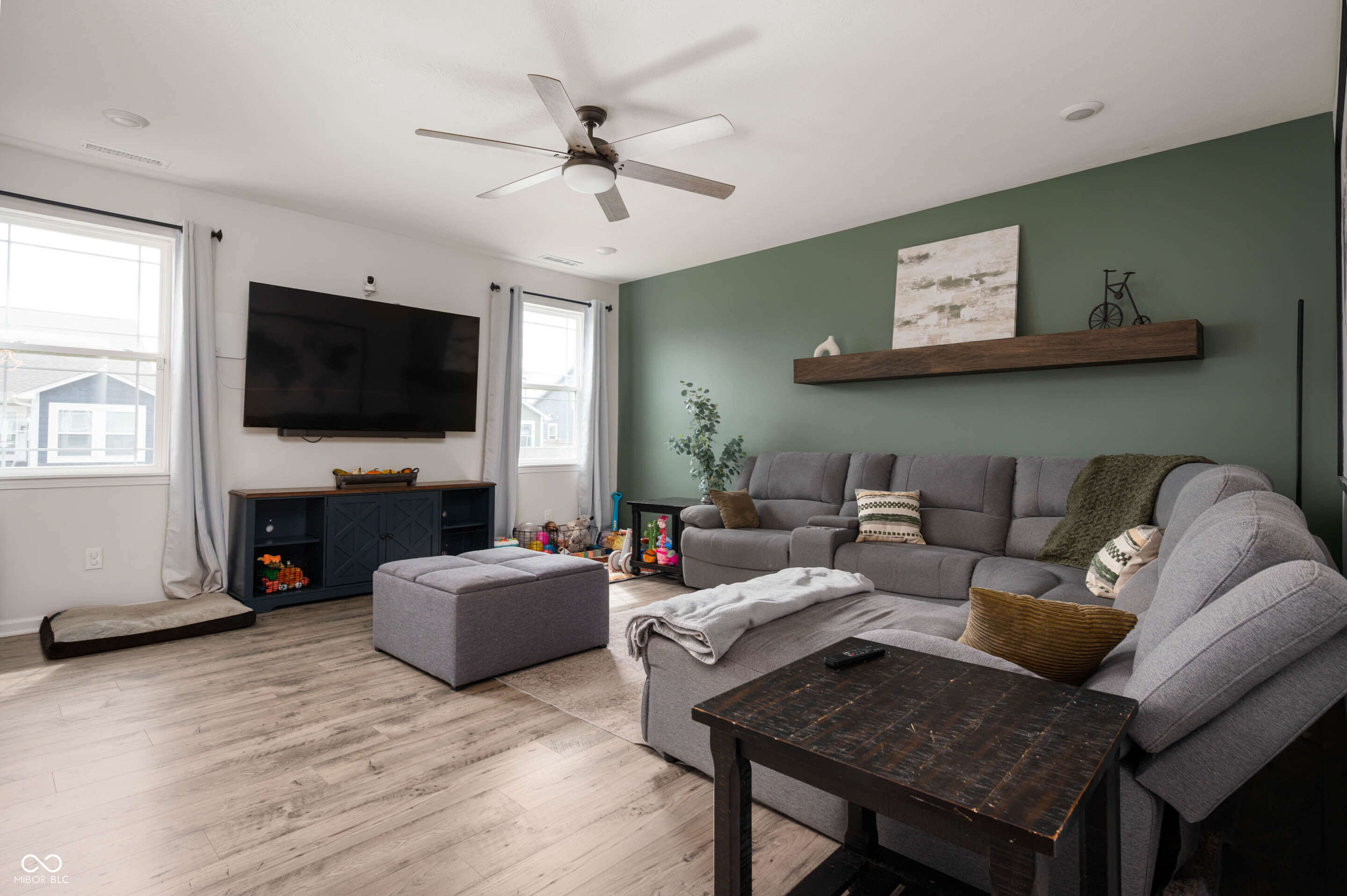 357 Carrick Glen Boulevard Pendleton, IN 46064 - Photo 3 of 28