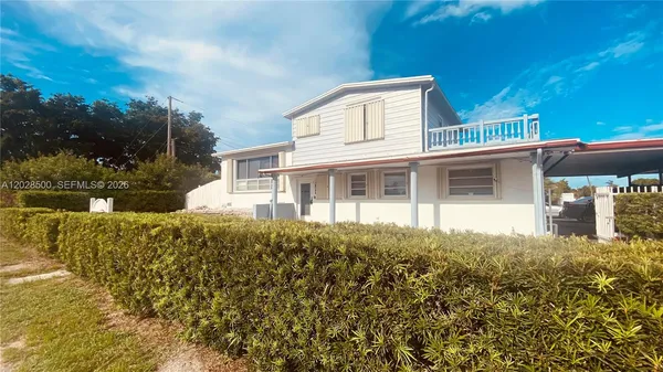 $2,300 | 141 McArthur Parkway, Unit A, Pembroke Pines, FL 33024