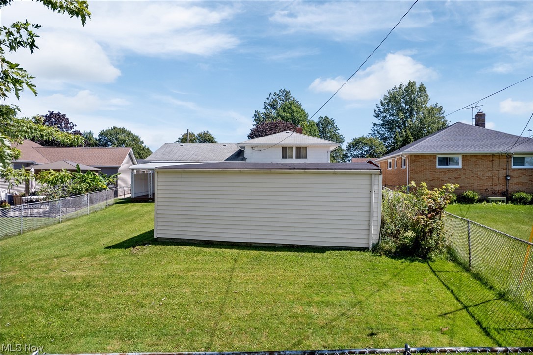 1722 Chelmsford Road Cleveland, OH 44124 - Photo 27 of 34 View of yard