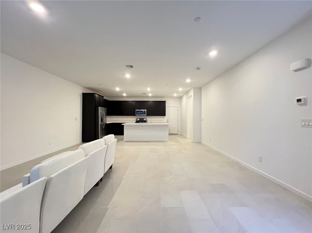 1549 Maria Crossing Avenue Henderson, NV 89002 - Photo 5 of 30