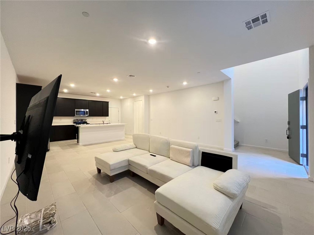 1549 Maria Crossing Avenue Henderson, NV 89002 - Photo 7 of 30