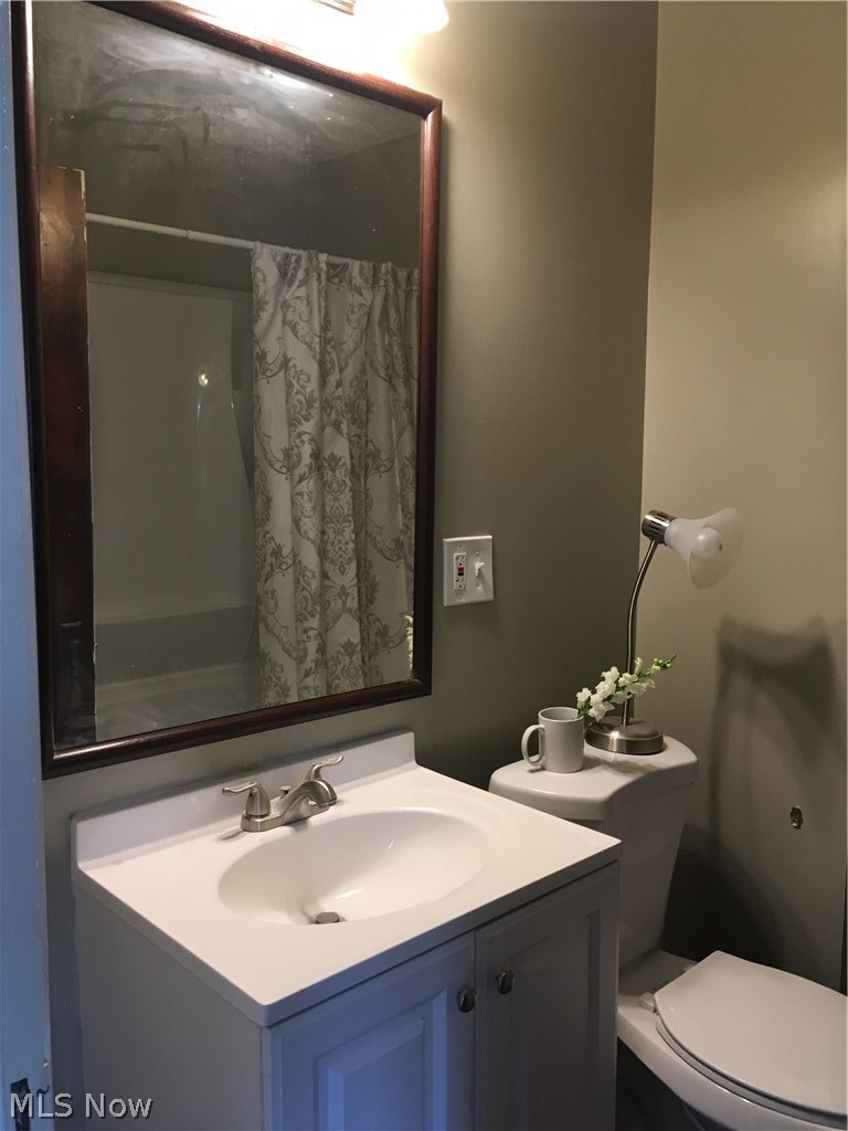 3569 Pennington Road Cleveland, OH 44120 - Photo 20 of 31 New bath.
