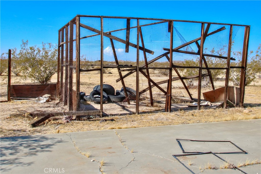 62105 Moon Drive Joshua Tree, CA 92252 - Photo 4 of 36