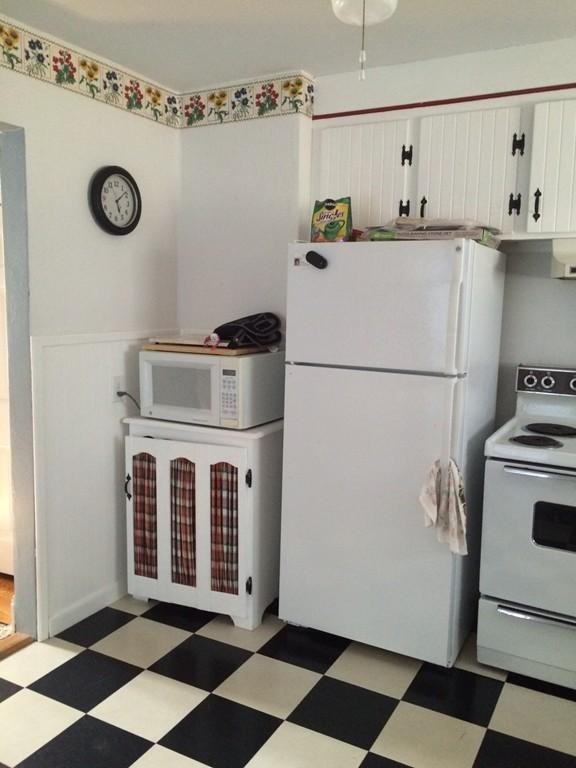 65 Peekskill Avenue Springfield, MA 01129 - Photo 4 of 12 a utility room with dryer and washer