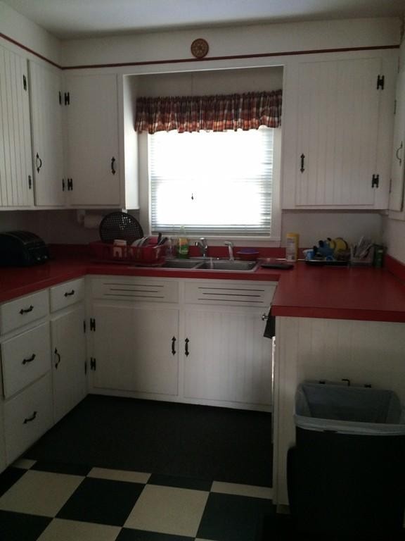 65 Peekskill Avenue Springfield, MA 01129 - Photo 5 of 12 a room with a window