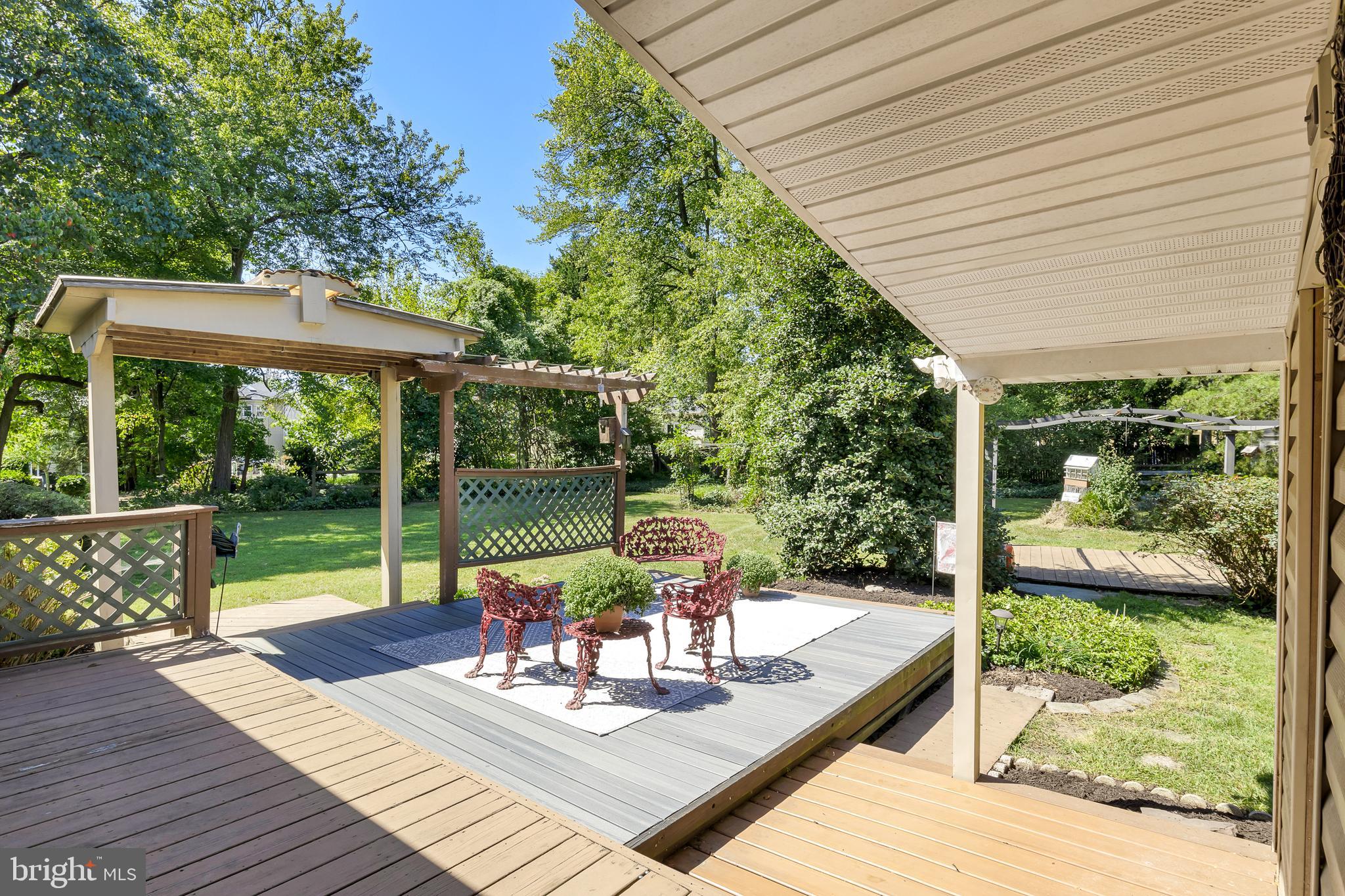7500 Simms Road Alexandria, VA 22315 - Photo 31 of 45 Rear deck