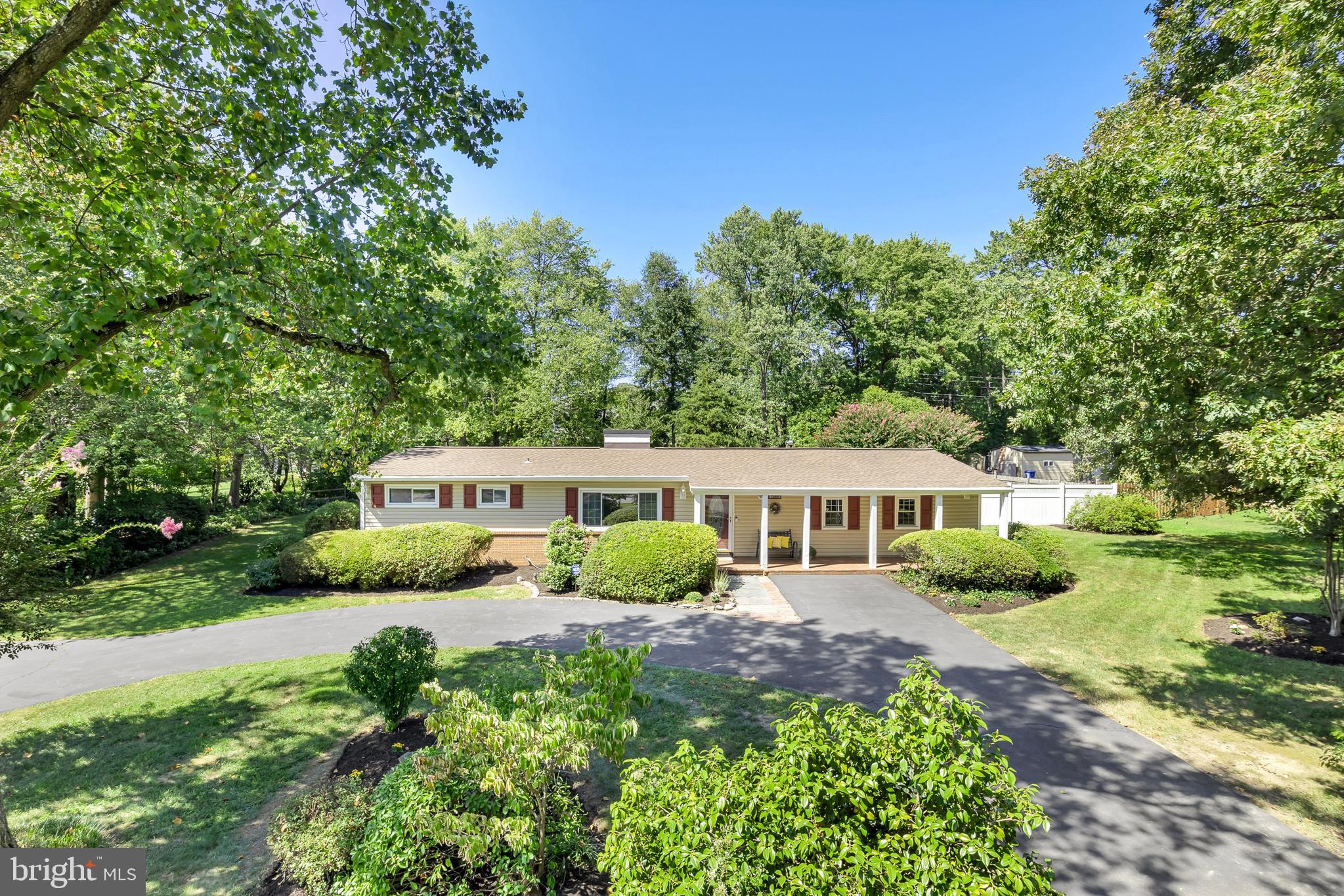 7500 Simms Road Alexandria, VA 22315 - Photo 41 of 45 Circular driveway