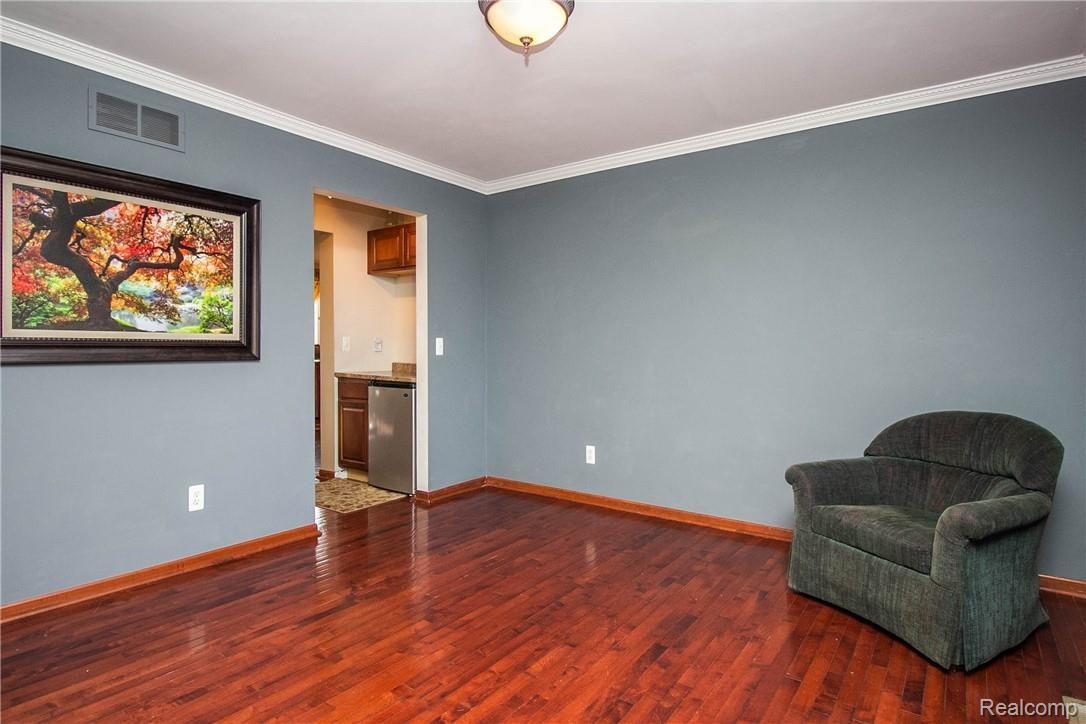21278 Rome Drive Macomb, MI 48044 - Photo 8 of 35 5.jpg