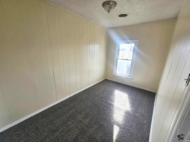 $69,900 | 3312 East 16th Street, Muncie, IN 47302