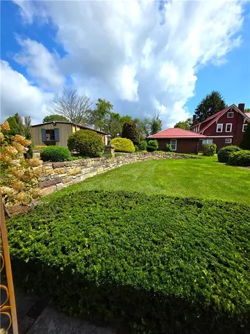 a view of a front of house with a yard