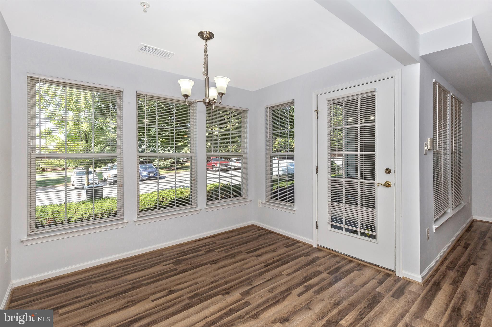 Breakfast/Dining Area
