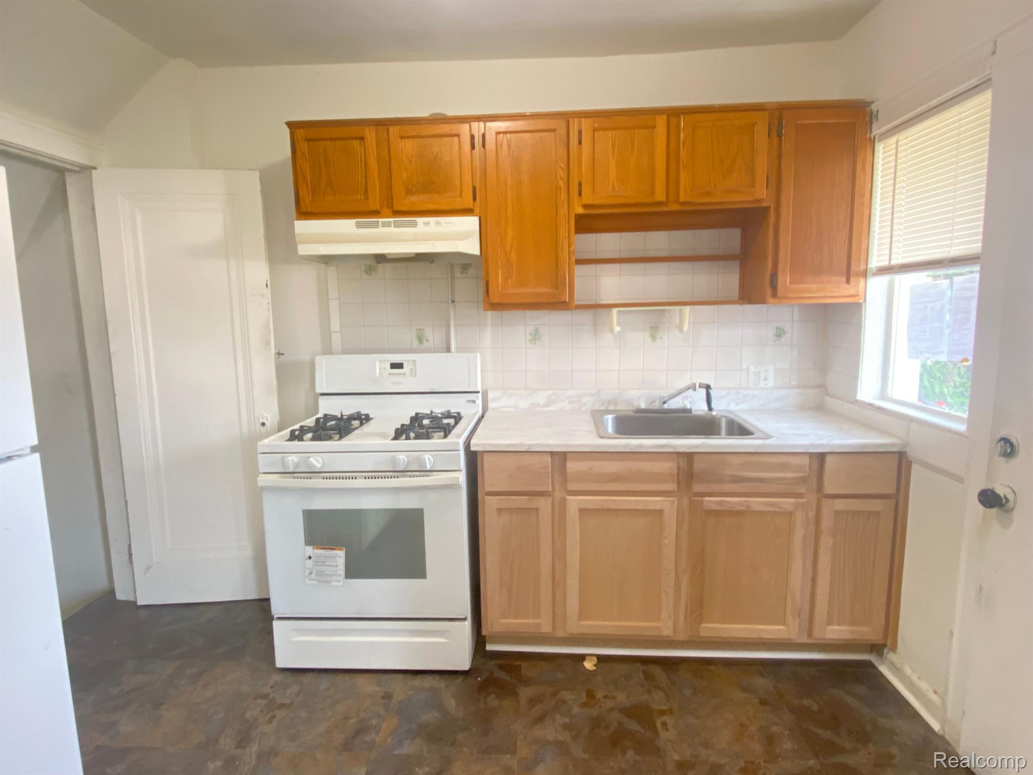 6438 Schaefer Road Dearborn, MI 48126 - Photo 9 of 20 Gallery Image 9