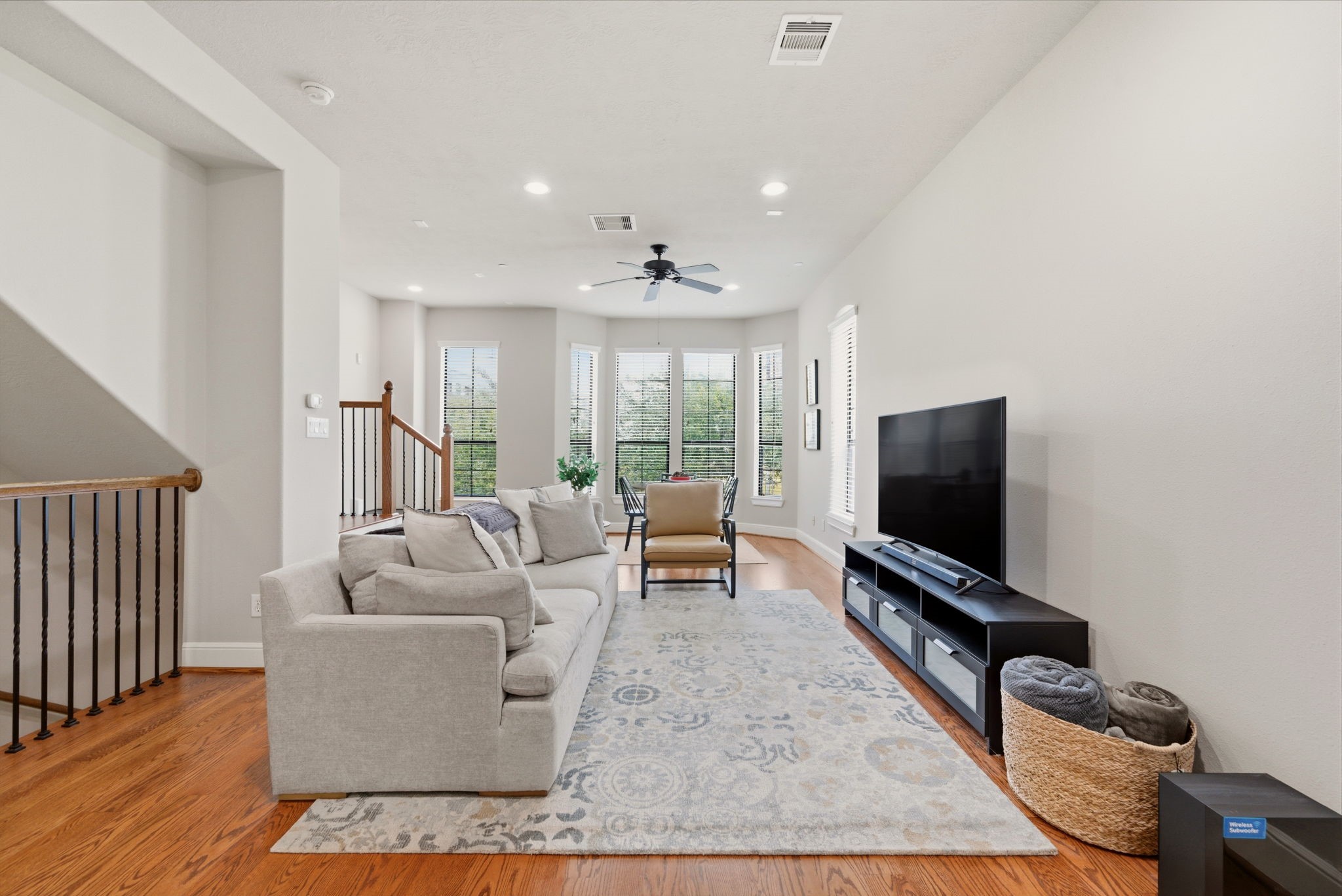 2110 Shearn Street, Unit 16 Houston, TX 77007 - Photo 4 of 37 Mature trees at the height of these second floor windows making it a great view out the windows - front and side!