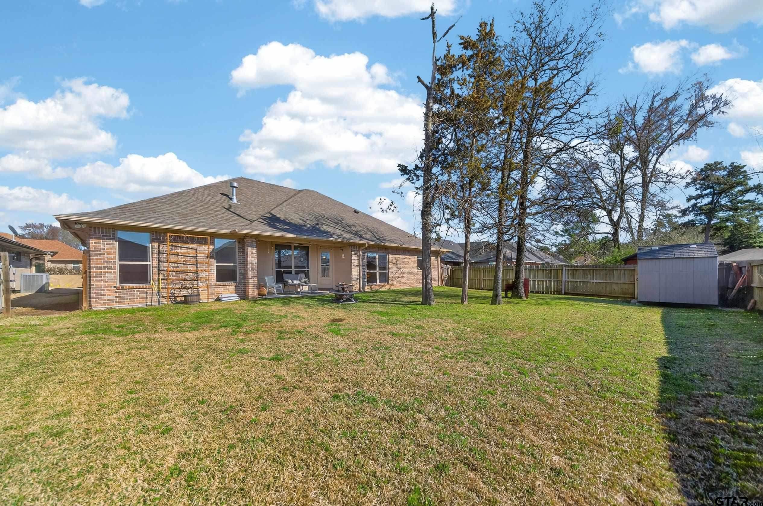 2202 Rana Park Flint, TX 75762 - Photo 45 of 47 a front of a house with a garden