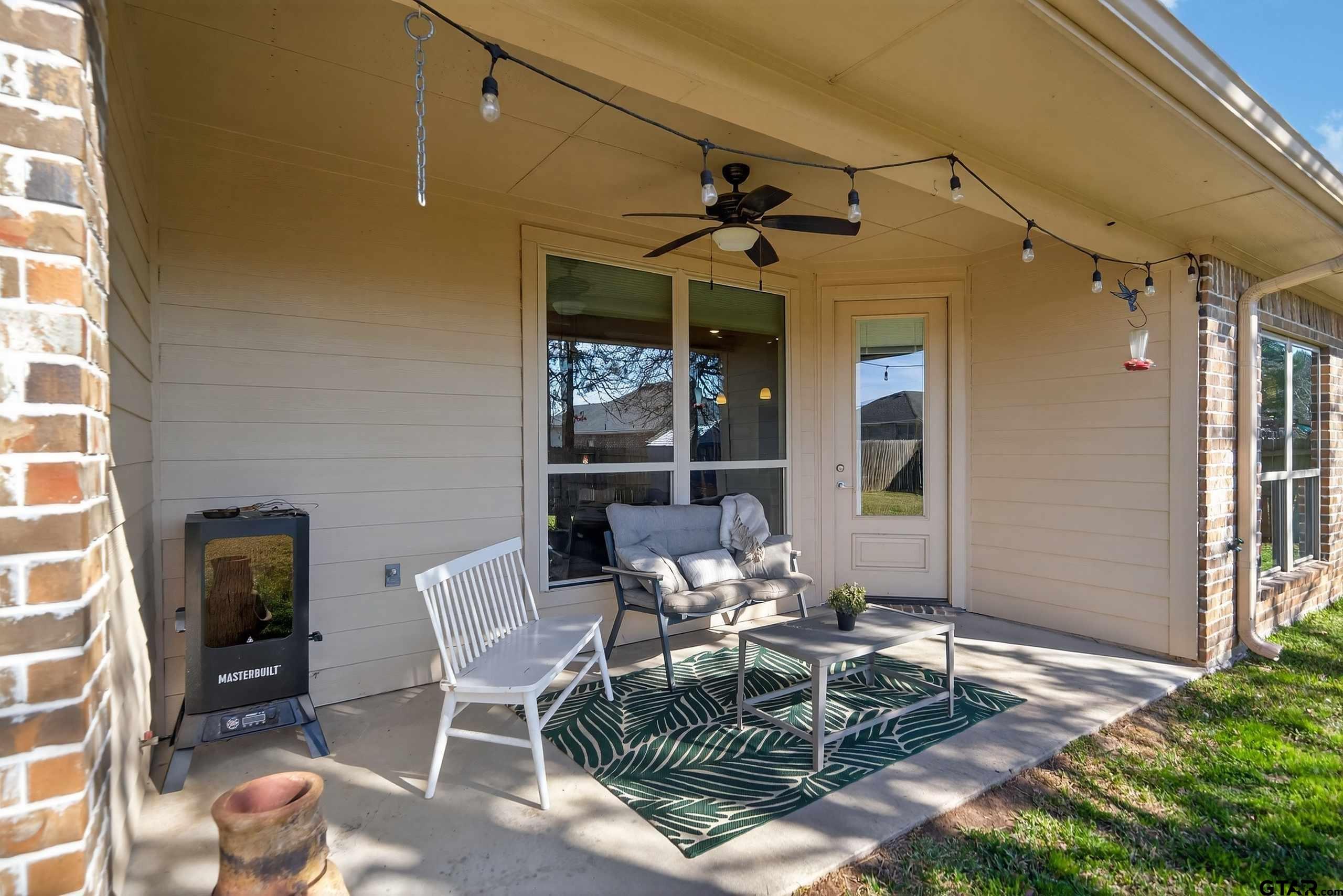 2202 Rana Park Flint, TX 75762 - Photo 46 of 47 a view of a dining room with a table and chairs