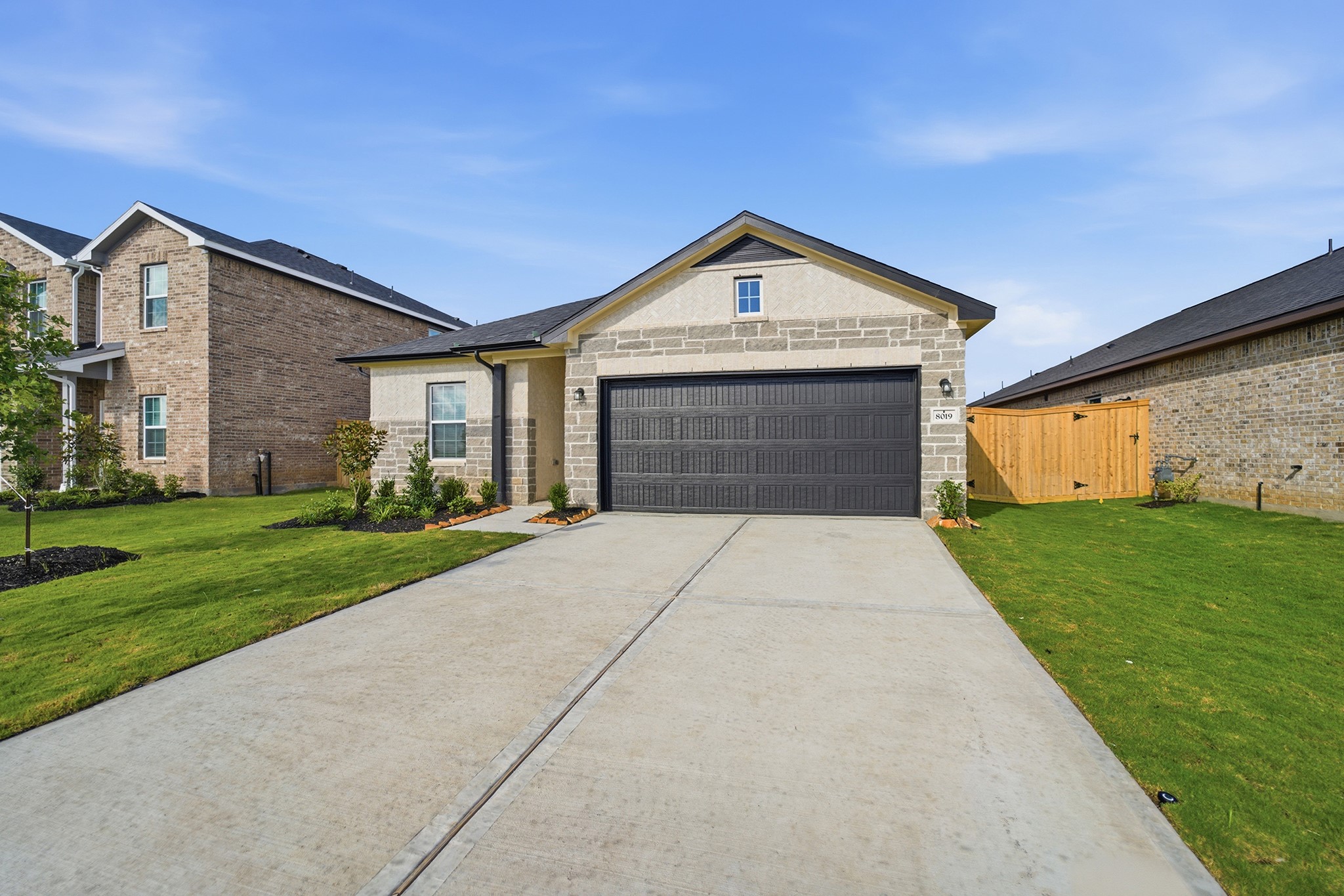 8019 Jasper Mdws Way Angleton, TX 77515 - Photo 2 of 27