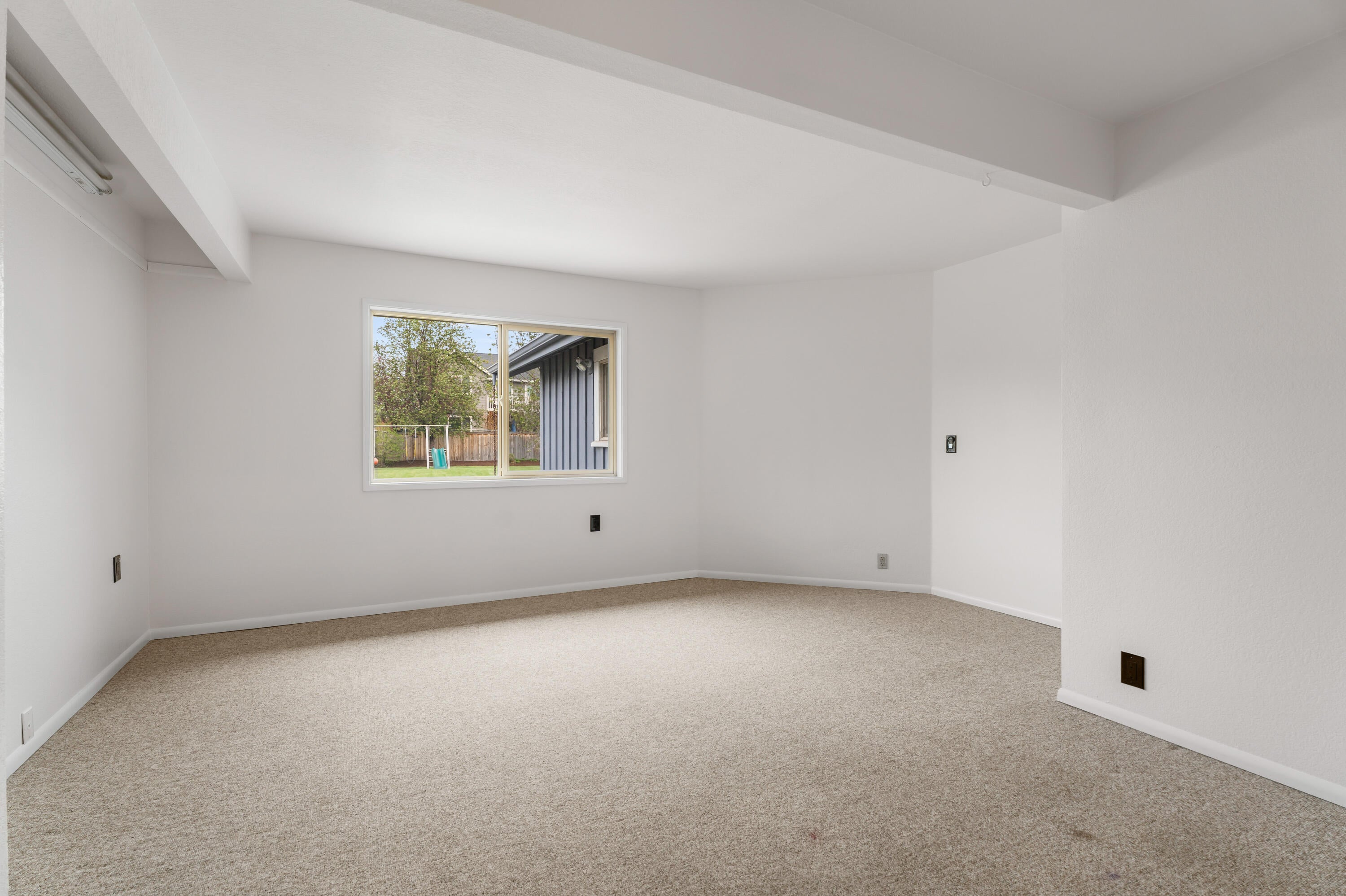 61930 Pettigrew Road Bend, OR 97702 - Photo 19 of 48 52-Bedroom