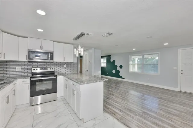 $3,000 | 12870 101st Way North, Largo, FL 33771