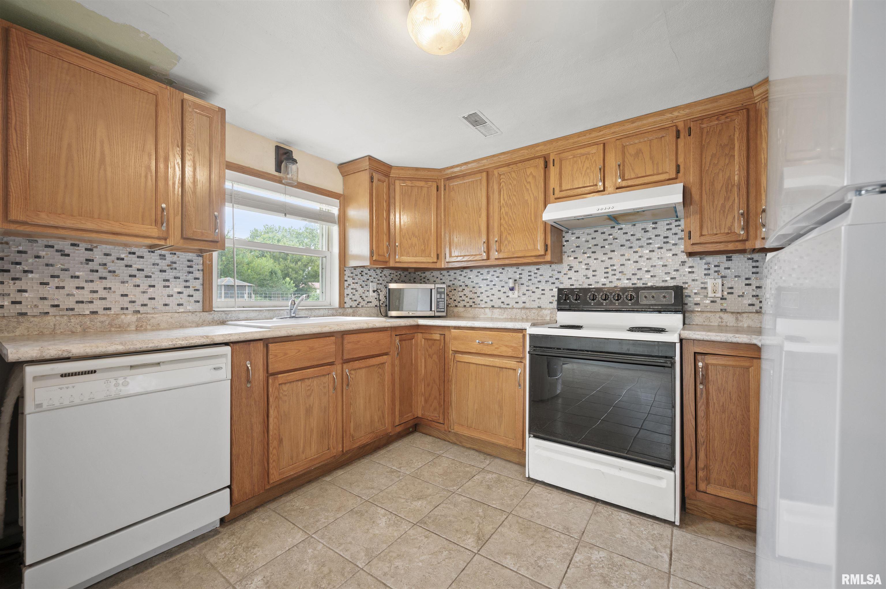 9423 South Mapleton Road Mapleton, IL 61547 - Photo 8 of 42