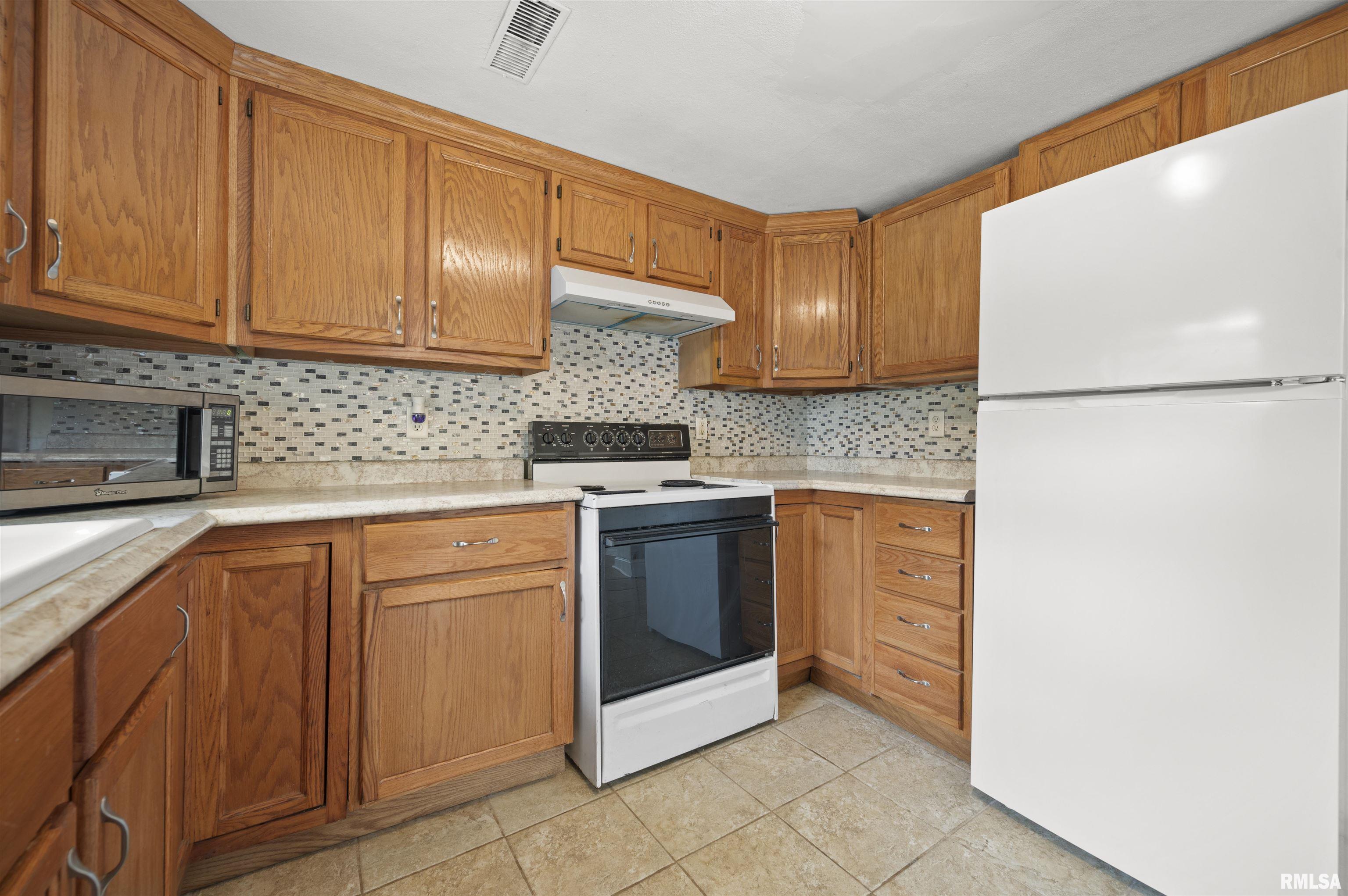 9423 South Mapleton Road Mapleton, IL 61547 - Photo 9 of 42