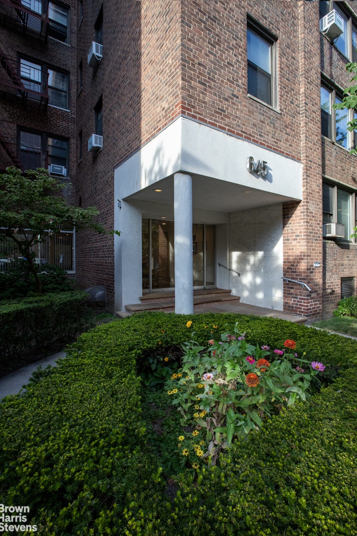 645 West 239th Street, Unit 6C Bronx, NY 10463 - Photo 17 of 18 a view of a house with potted plants