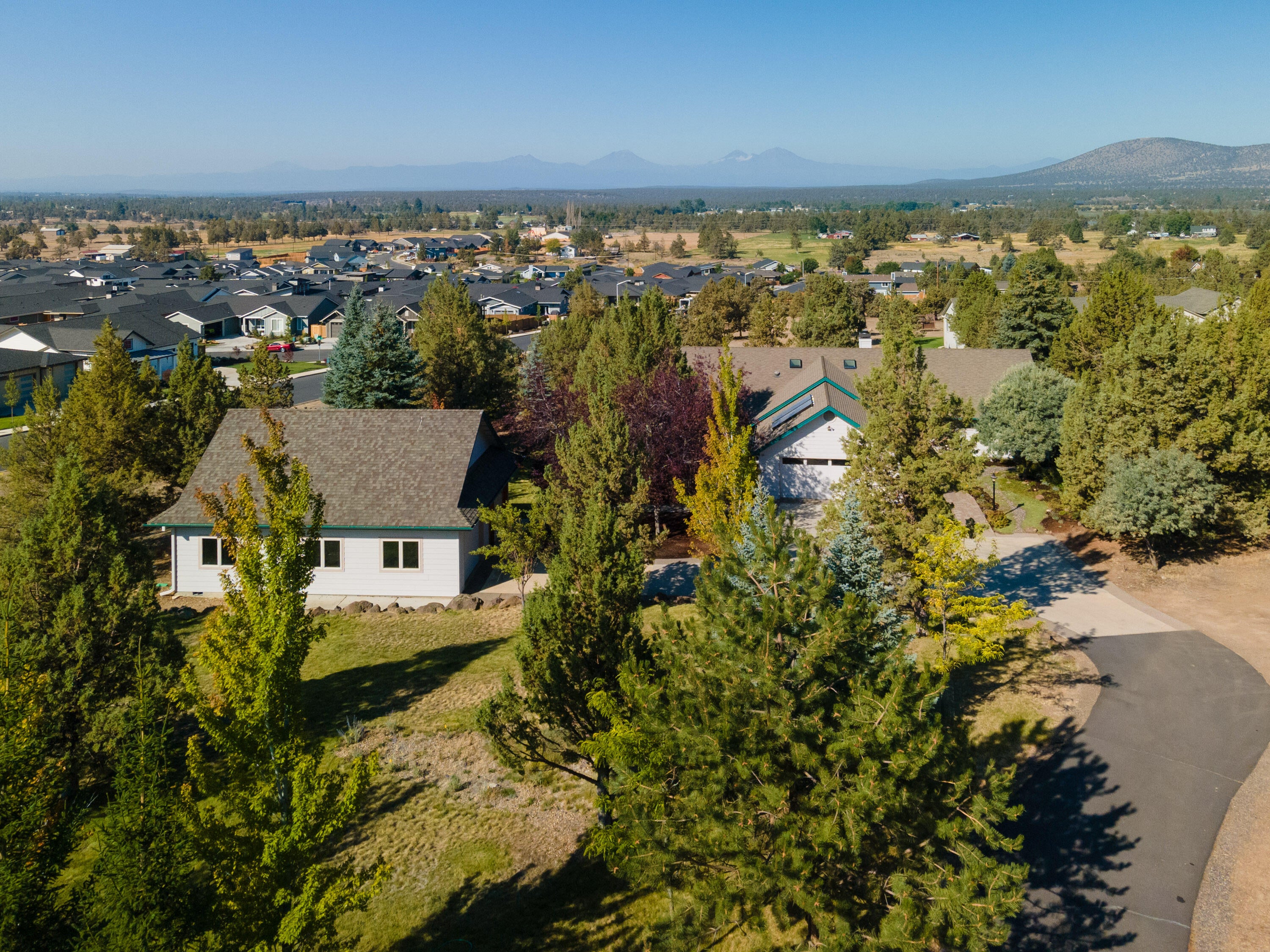 3345 Southwest 43rd Street Redmond, OR 97756 - Photo 3 of 41 TPark_0151_083121