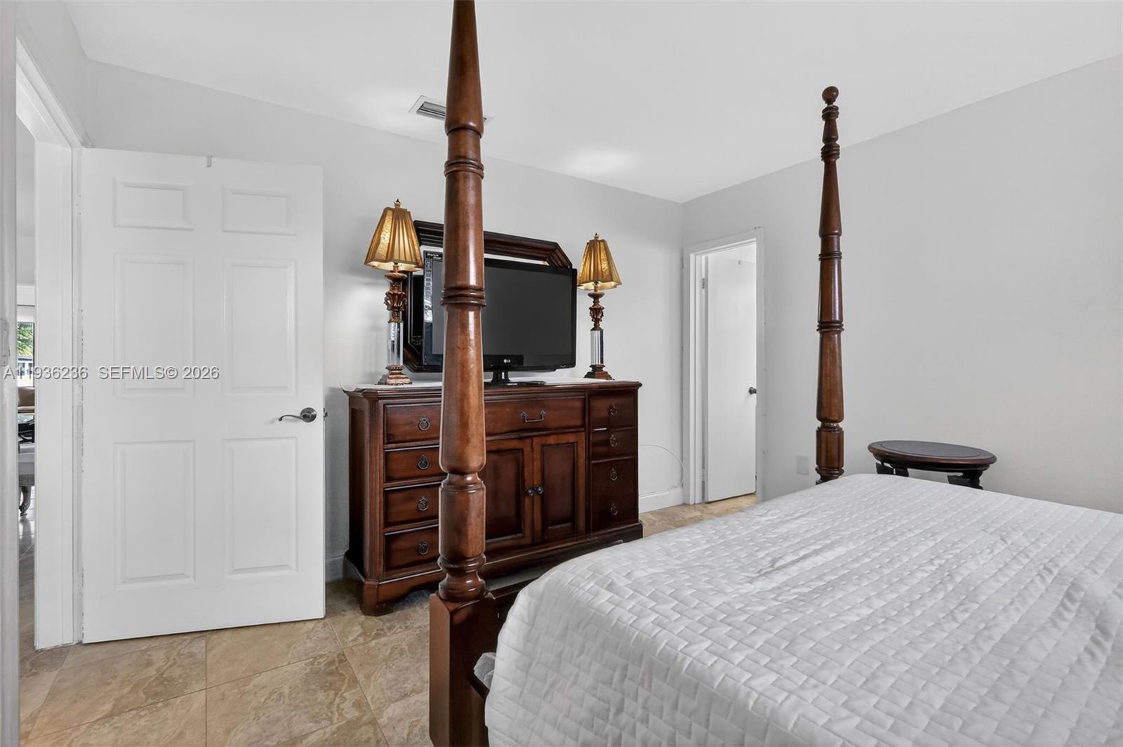 17841 Northwest 84th Court Hialeah, FL 33015 - Photo 13 of 76