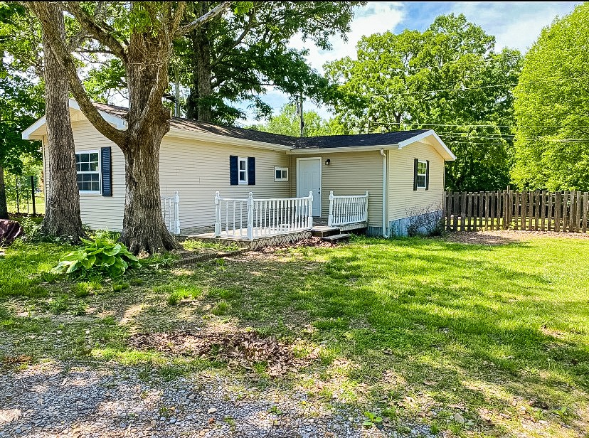 636 Parrish Lane McEwen, TN 37101 - Photo 2 of 19