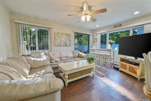 $599,888 | 38 Glenmere Lane, Coram, NY 11727