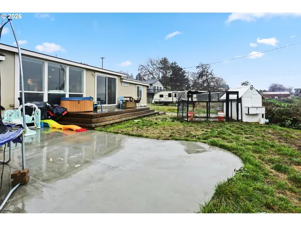 a view of a house with backyard and sitting area