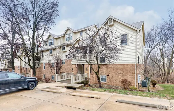 $165,000 | 12944 Bryce Canyon Drive, Unit B, Maryland Heights, MO 63043