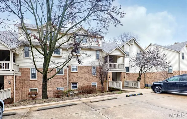 $165,000 | 12944 Bryce Canyon Drive, Unit B, Maryland Heights, MO 63043