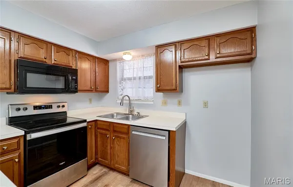 $165,000 | 12944 Bryce Canyon Drive, Unit B, Maryland Heights, MO 63043