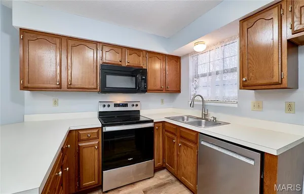 $165,000 | 12944 Bryce Canyon Drive, Unit B, Maryland Heights, MO 63043