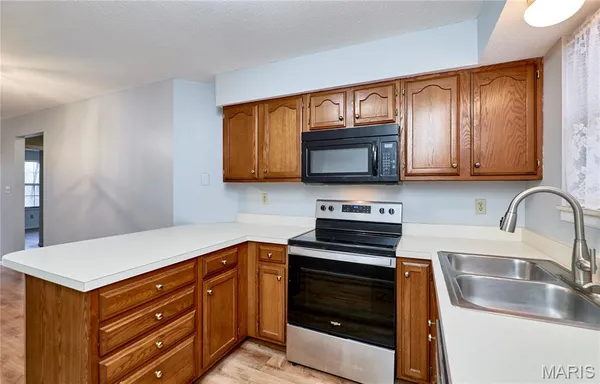 $165,000 | 12944 Bryce Canyon Drive, Unit B, Maryland Heights, MO 63043