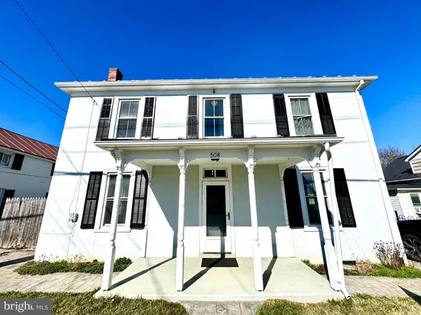 $2,450 | 508 East Main Street, Berryville, VA 22611