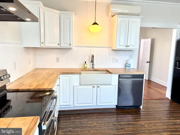 $2,450 | 508 East Main Street, Berryville, VA 22611