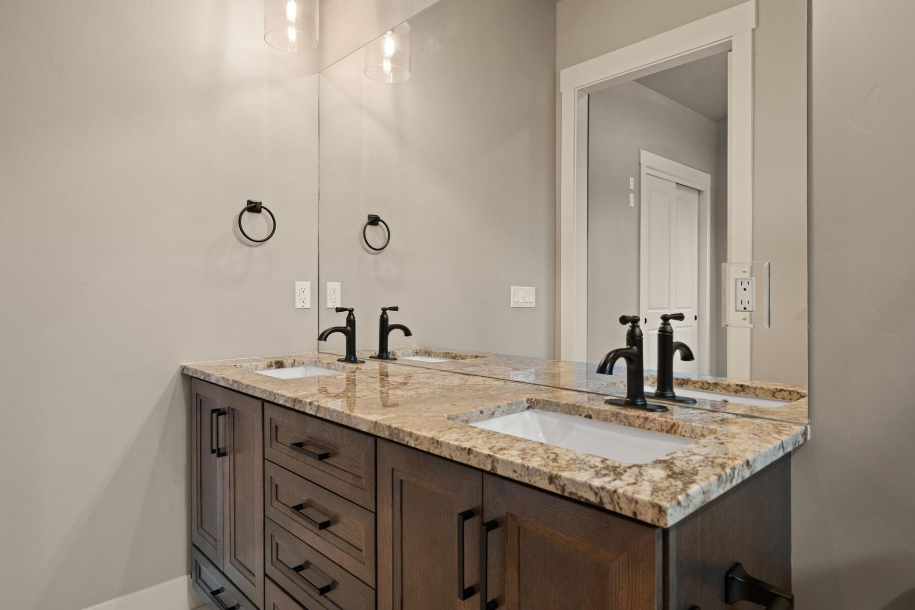 60201 Sunset View Drive Bend, OR 97702 - Photo 26 of 51 batch_24-web-or-mls-Riley Visuals-23
