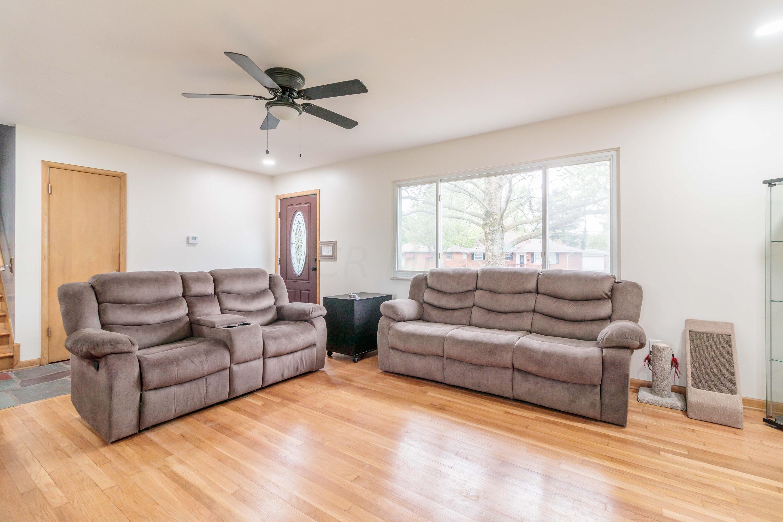 4420 Kenfield Road Columbus, OH 43224 - Photo 3 of 42 Living Room