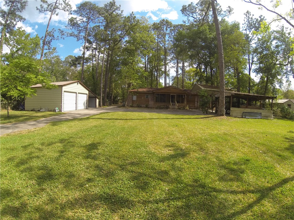 54899 Church Road Callahan, FL 32011 - Photo 27 of 35 a swimming pool is sitting in the middle of a garden