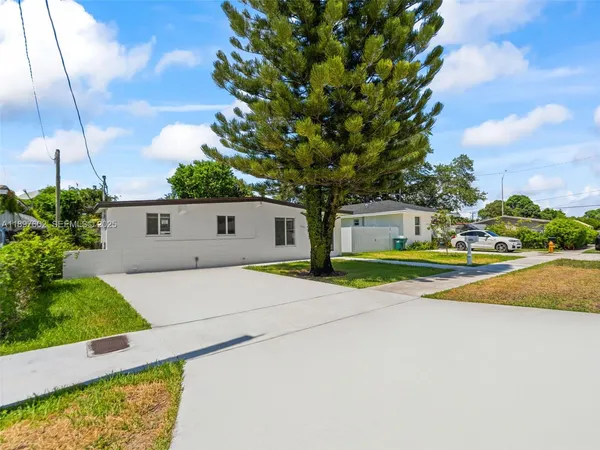 a house view with a outdoor space