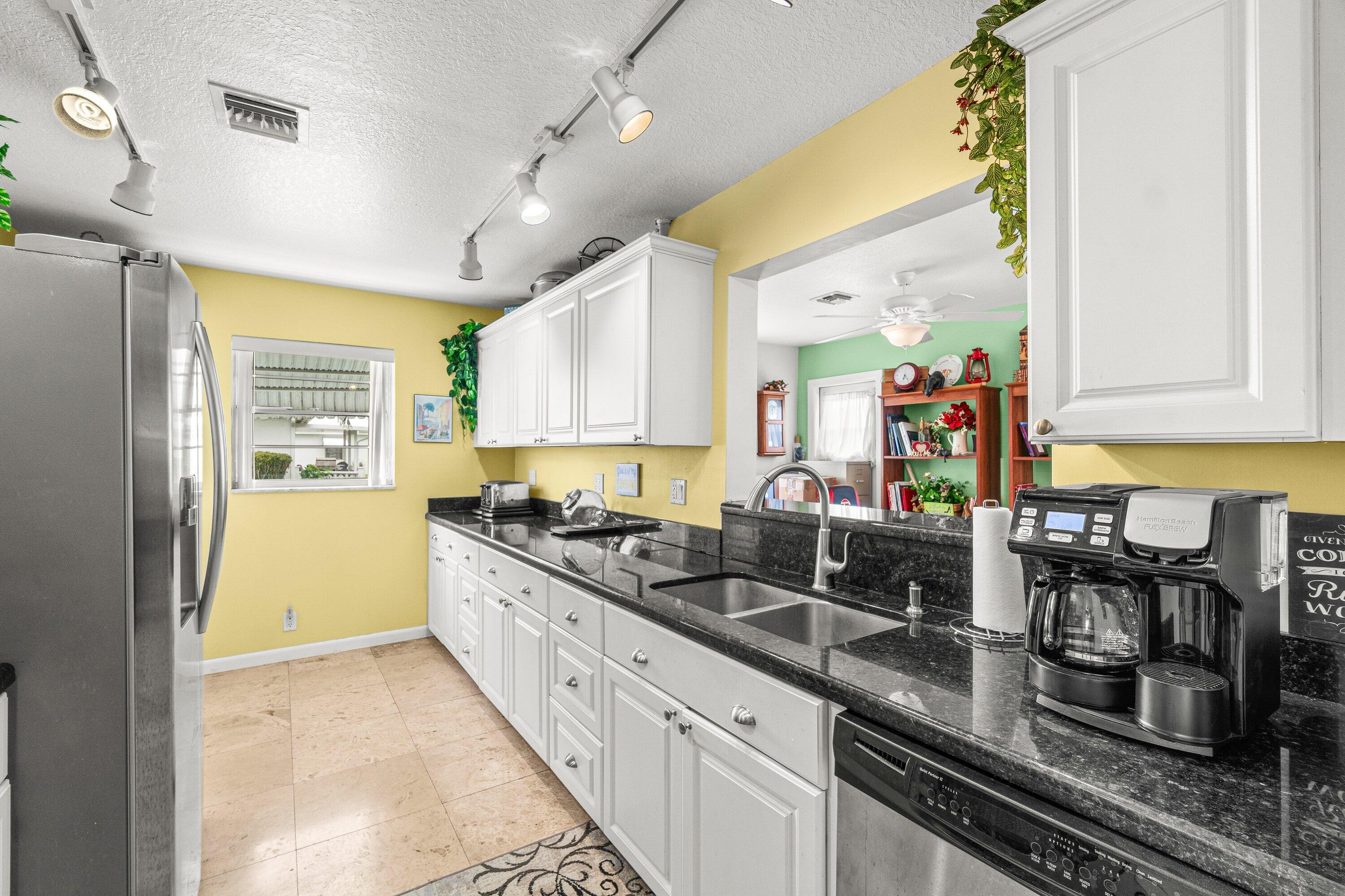 1009 Southwest 3rd Avenue Boynton Beach, FL 33426 - Photo 3 of 35 012-1009Southwest3rdAvenue-BoyntonBeach-